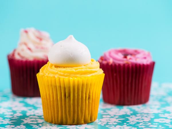 cupcakes blue background