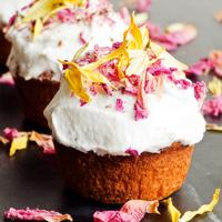 Using Edible Flowers on Cupcakes