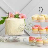 Cupcakes and Weddings: Create the perfect display with or without a cake